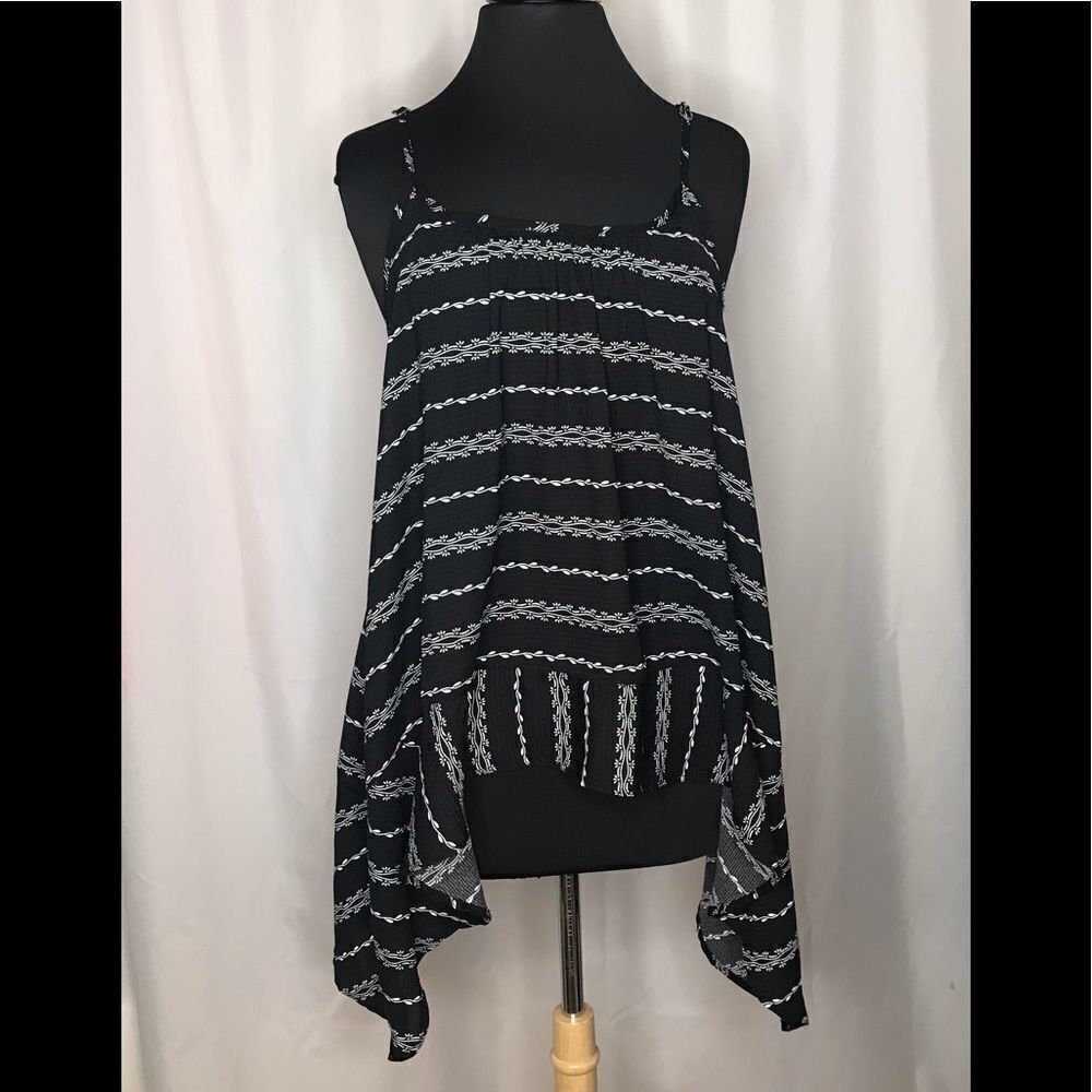 143 Story by Line Up Ruffle Shark Bite Tank Top S